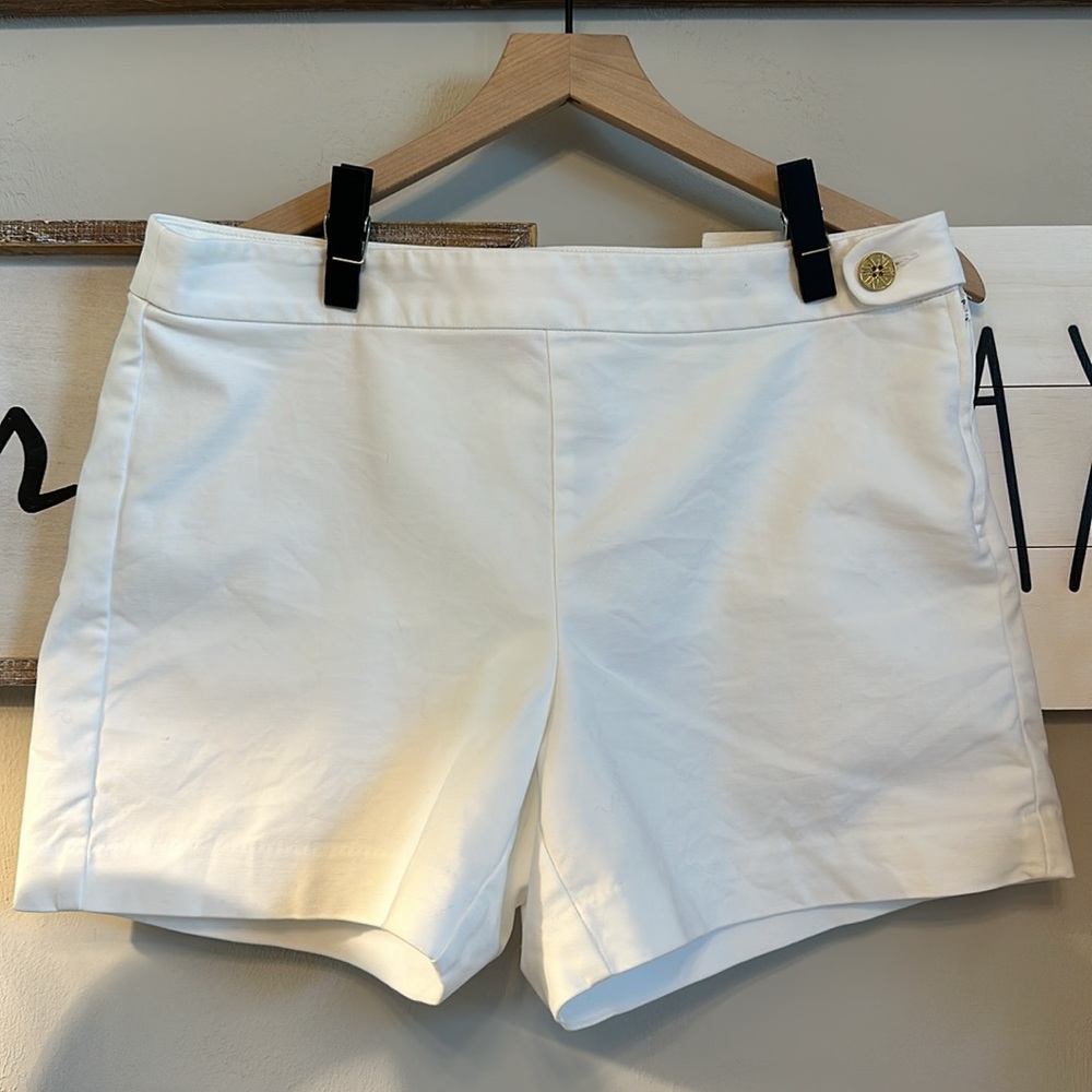 Lilly Pulitzer Alessi Stretch Shorts Resort White 🌟🤍🌟 - Picture 9 of 9